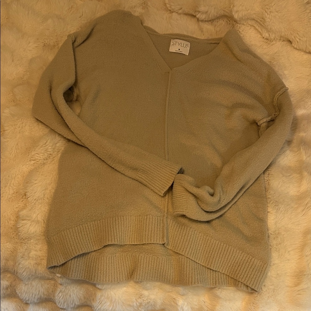 STYLUS Women's V-Neck Sweater in Cream